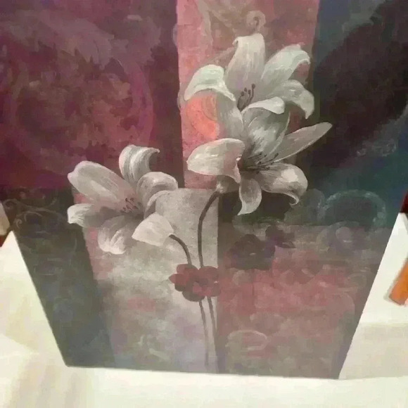 Stunning hanging flower decor - Picture 5 of 7